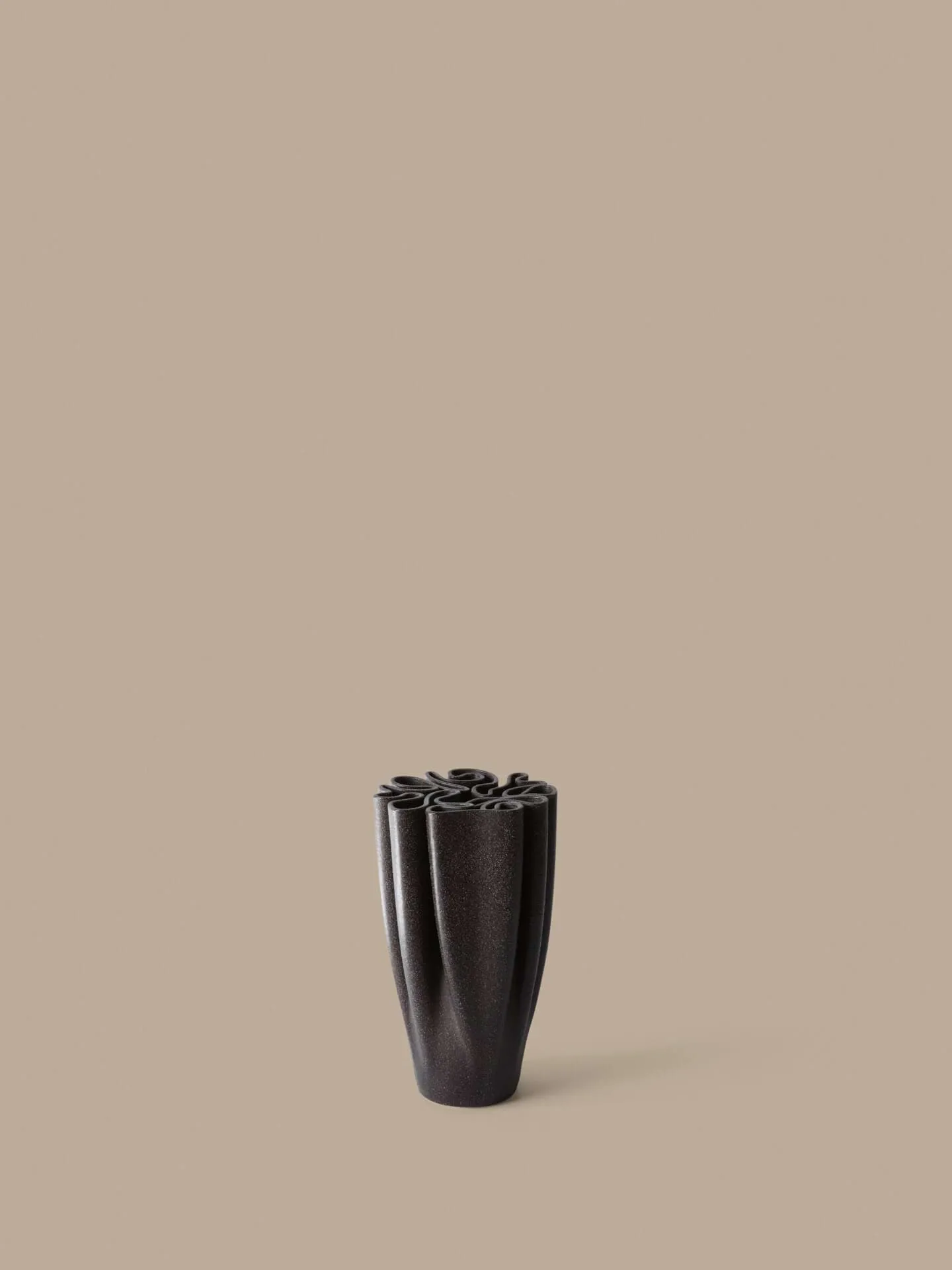 Jarrón Dedali 25 cm, Dark brown Ferm Living