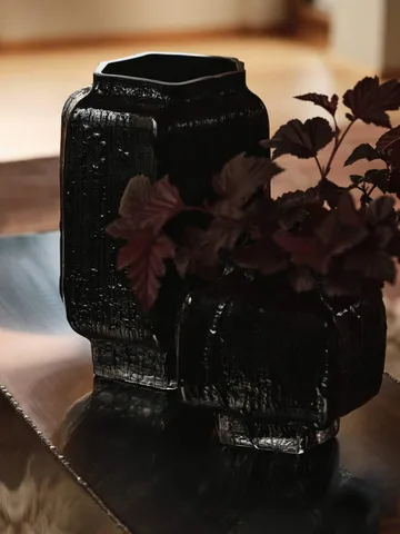 Jarrón Mokuri - Black, 15 cm - Ferm Living