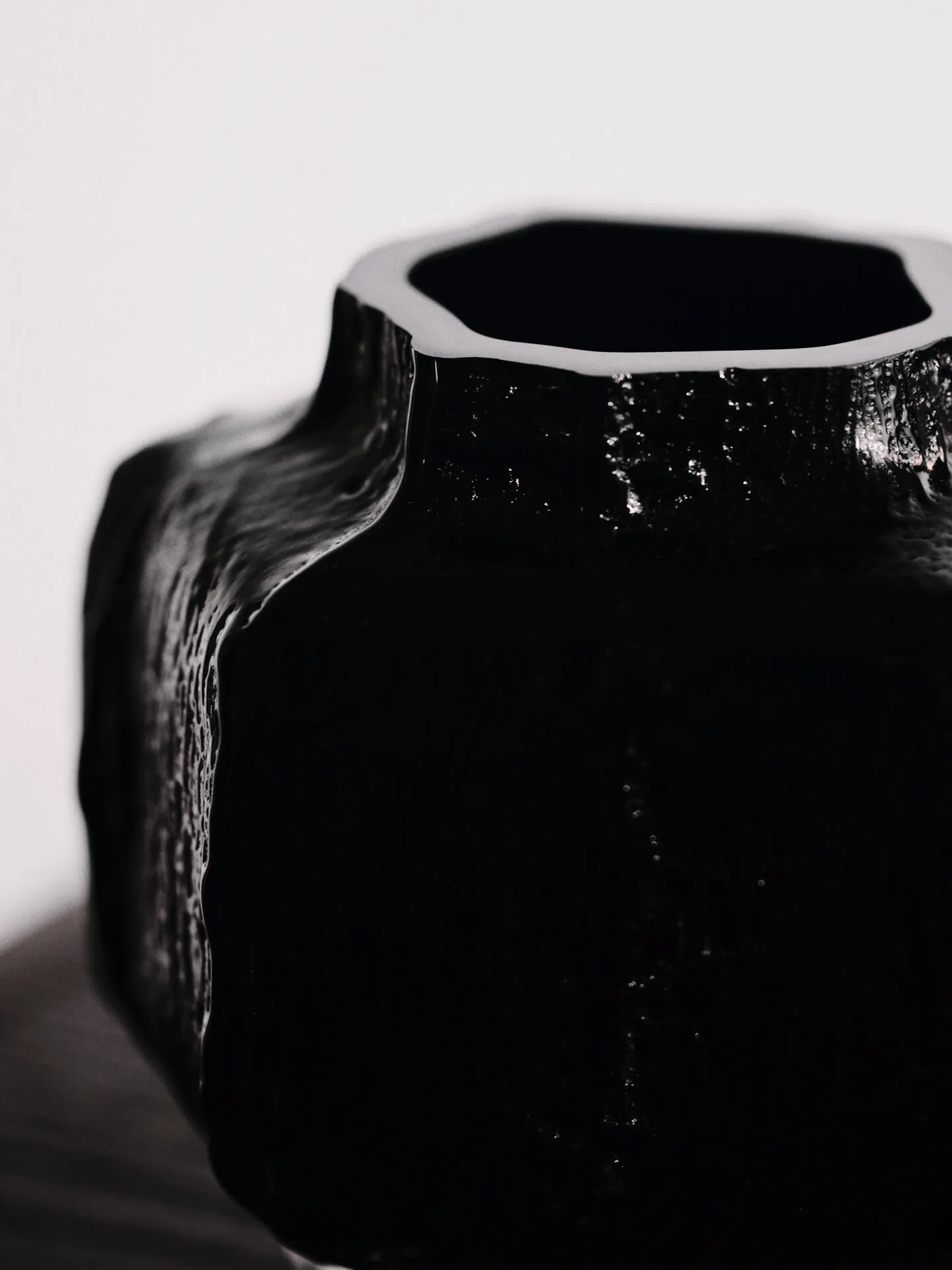 Jarrón Mokuri, Black, 15 cm Ferm Living
