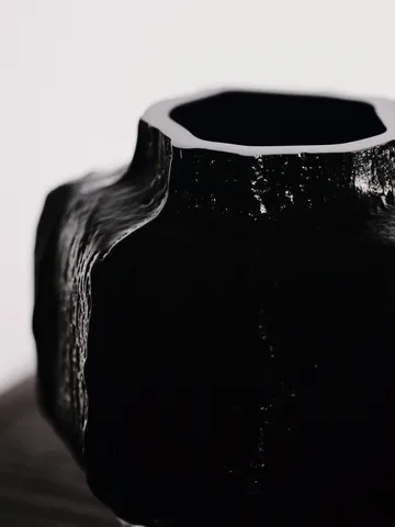Jarrón Mokuri - Black, 15 cm - Ferm Living