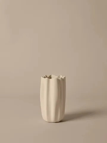 Jarrón Nium - Off-white, 23 cm - Ferm Living