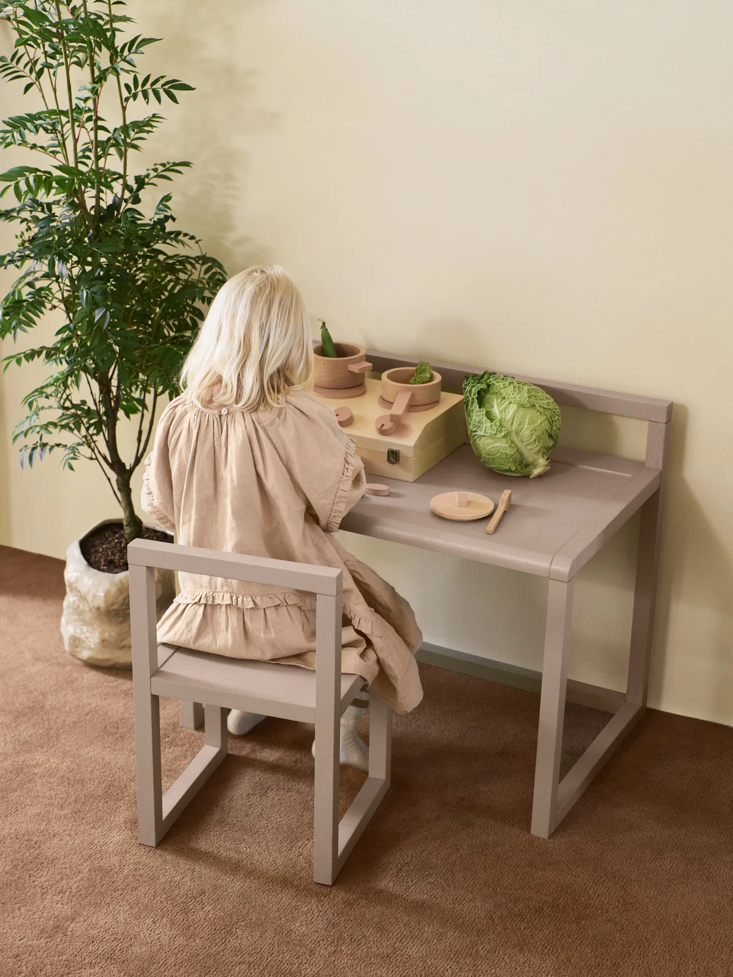 Juego de cocina Toro Suitcase Kitchen para niños, Natural Ferm Living