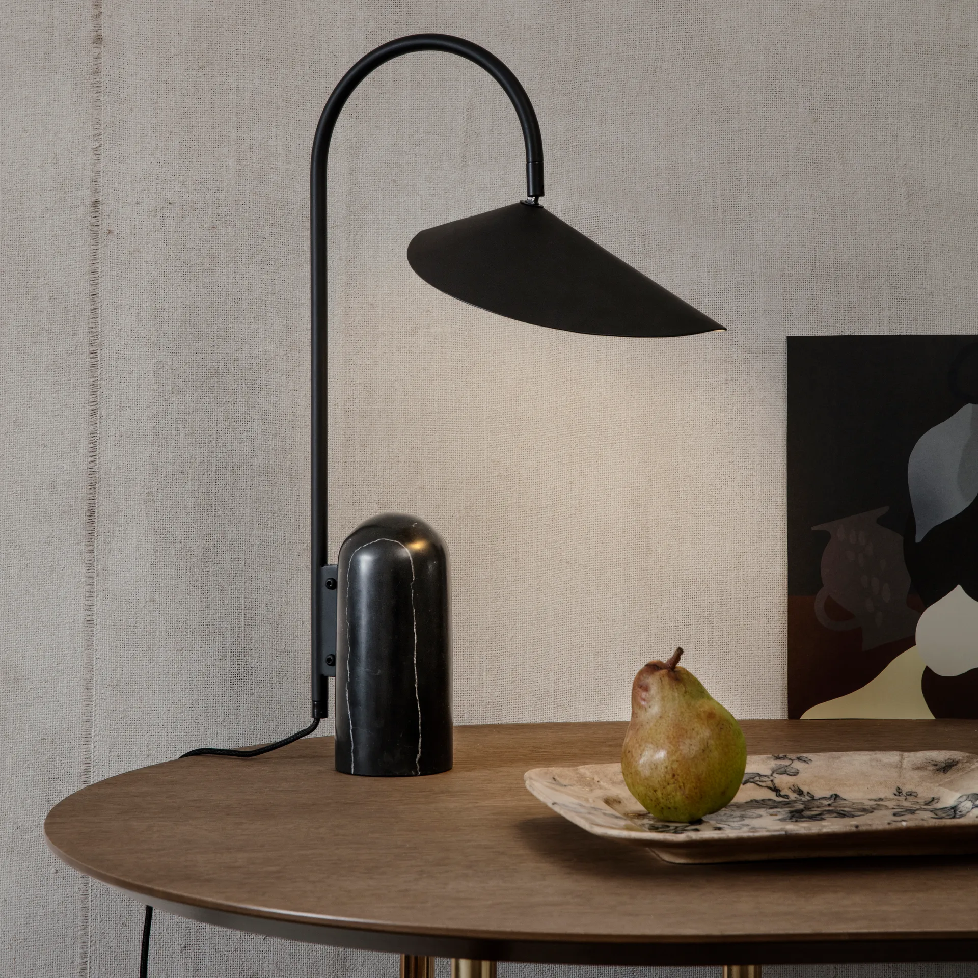 Lámpara de mesa Arum, negro Ferm Living