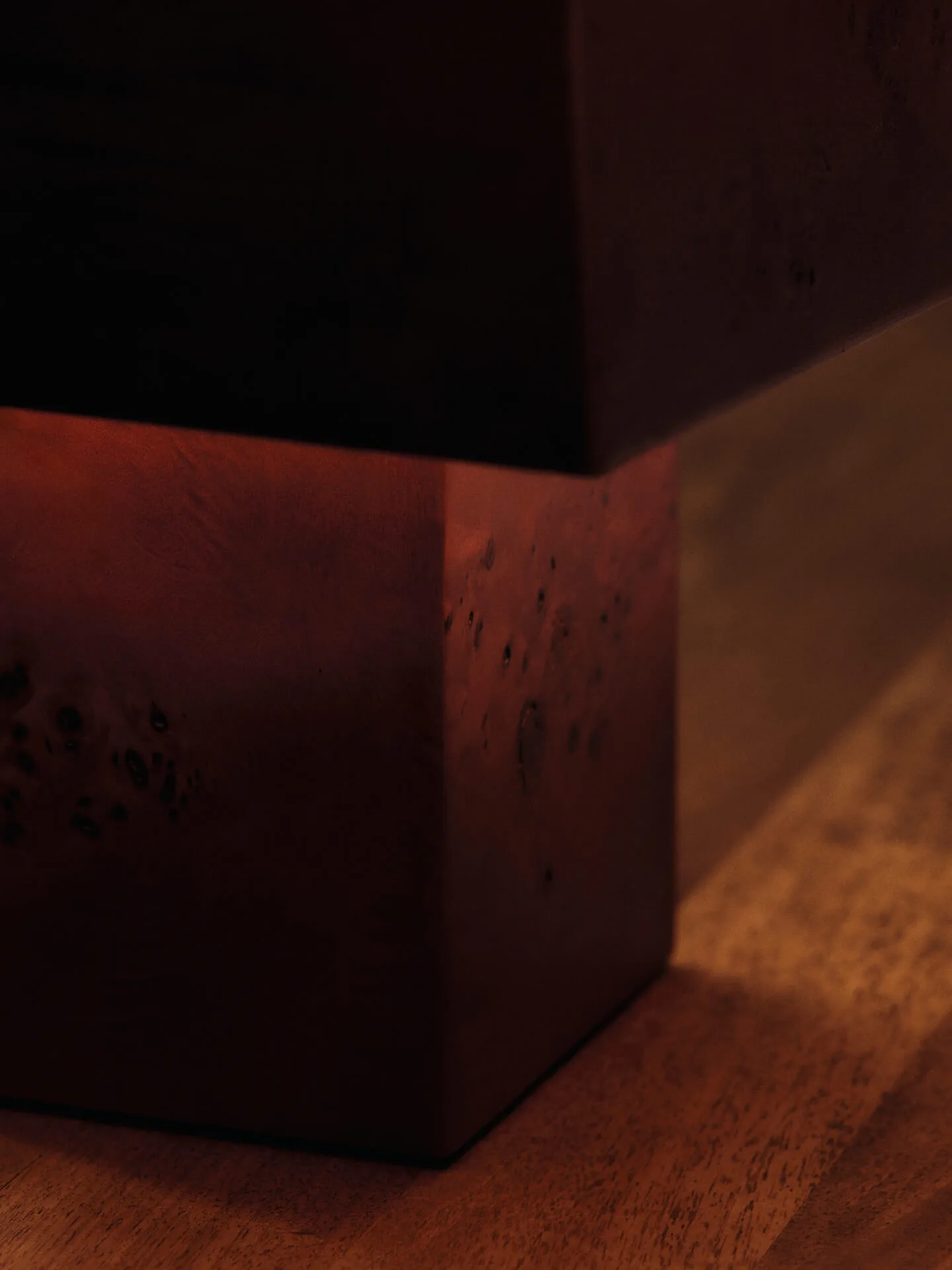 Lámpara de mesa Burl 33 cm, Dark stained burl Ferm Living