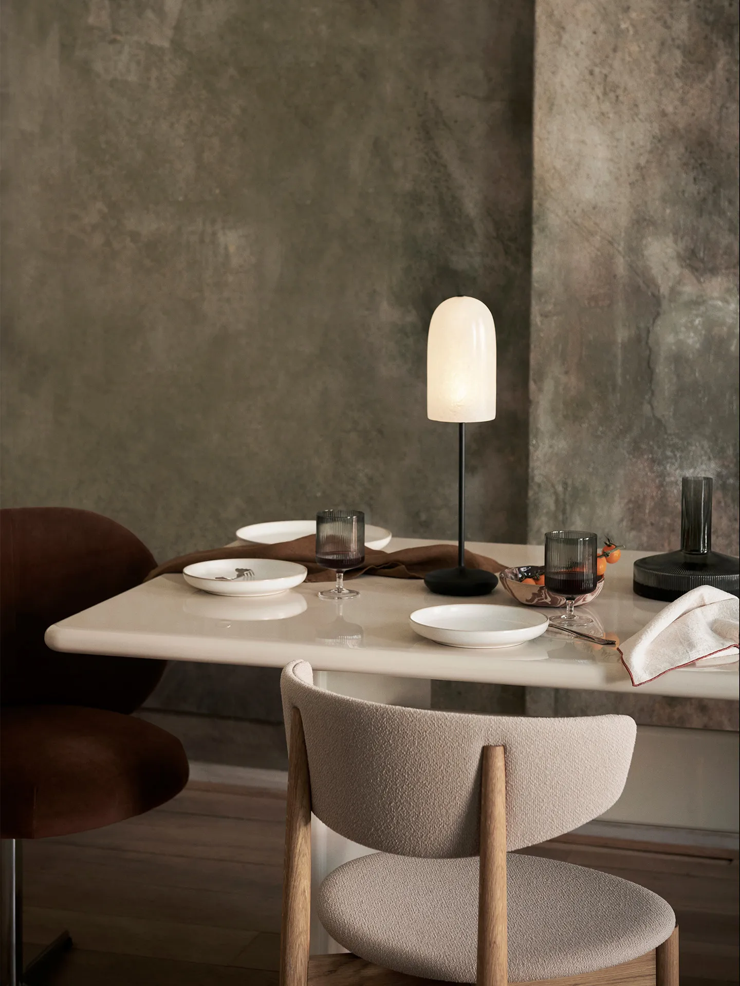 Lámpara de mesa Gry, Negro translúcido Ferm Living