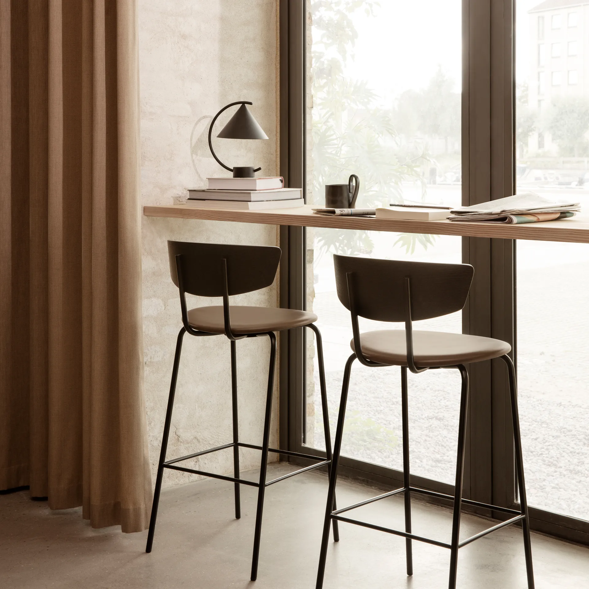 Lámpara de mesa Meridian, Black Ferm Living