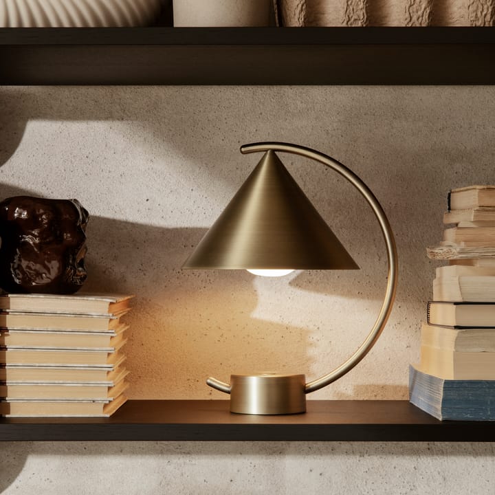 Lámpara de mesa Meridian, Brass Ferm Living