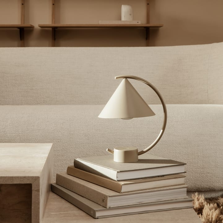 Lámpara de mesa Meridian, Cashmere Ferm Living