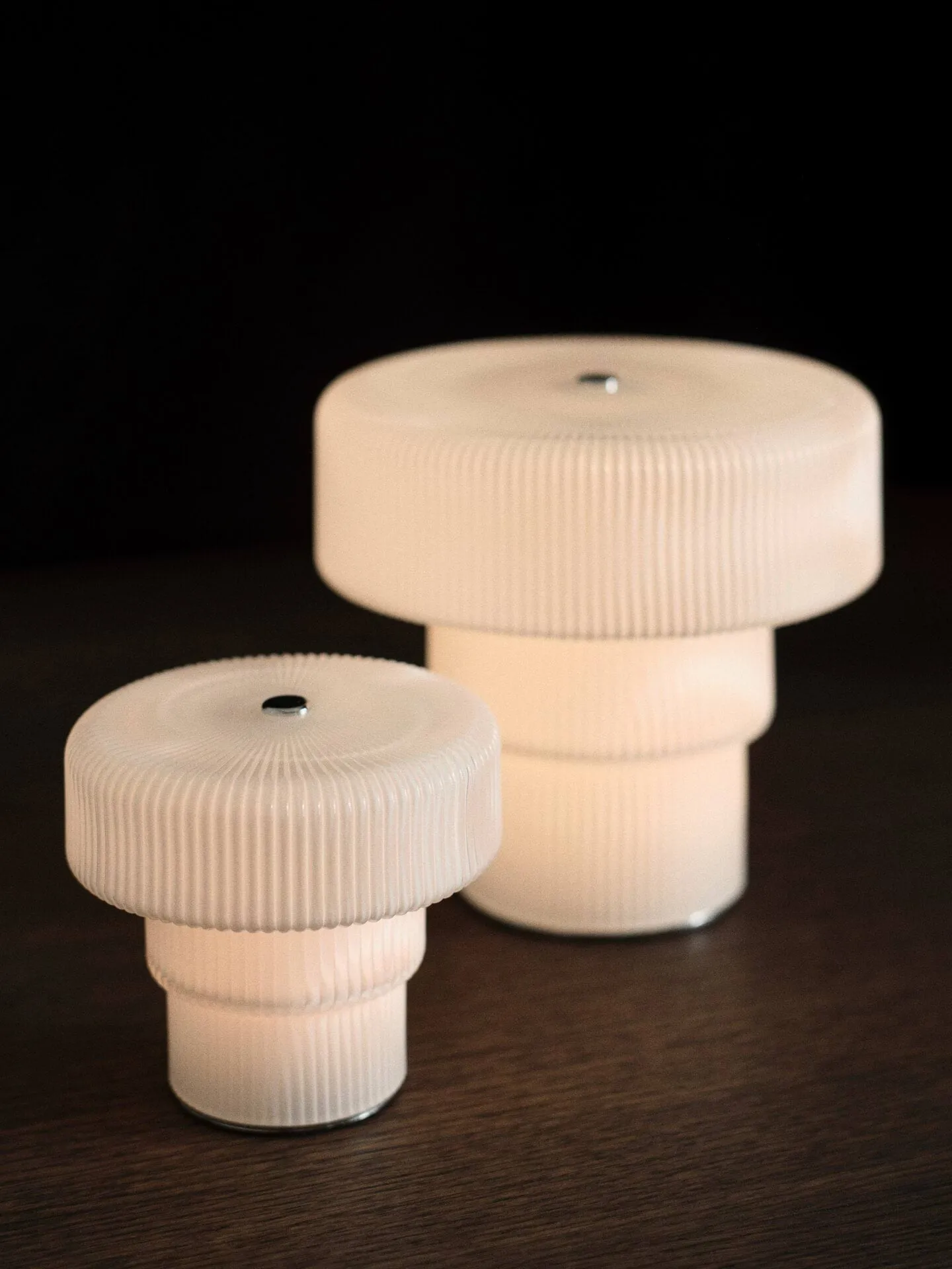 Lámpara de mesa portátil Ripple, White (blanco), 16,5 cm Ferm Living