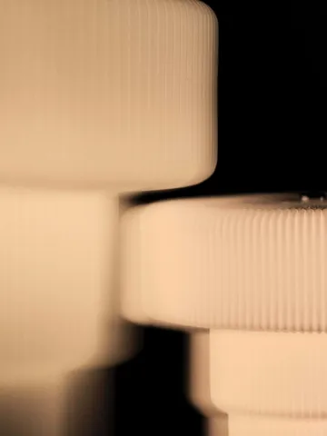 Lámpara de mesa portátil Ripple - White (blanco), 16,5 cm - Ferm Living