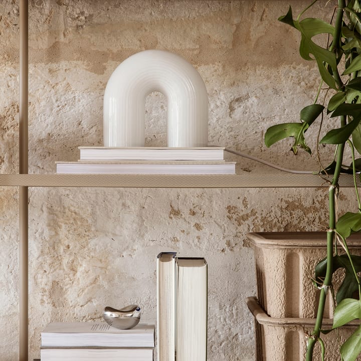 Lámpara de mesa Vuelta, Blanco Ferm Living