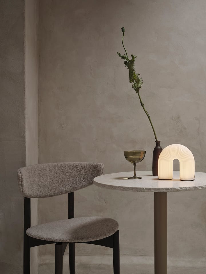 Lámpara de mesa Vuelta portable, White Ferm Living