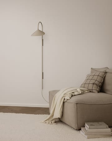 Lámpara de pared Arum swivel tall - Cashmere - Ferm Living