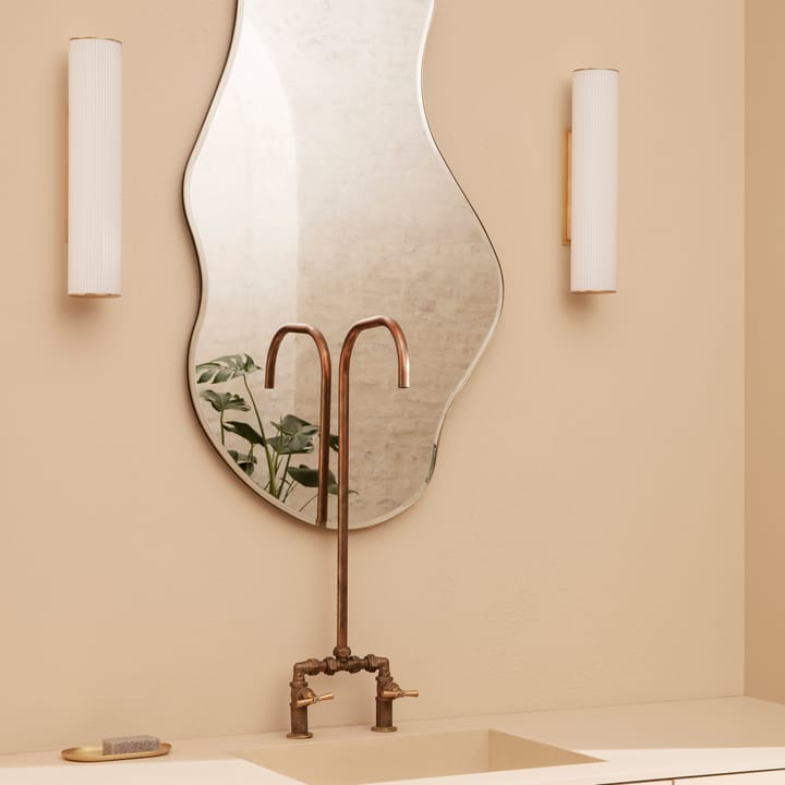 Lámpara de pared Vuelta 40 cm, blanco-latón Ferm Living