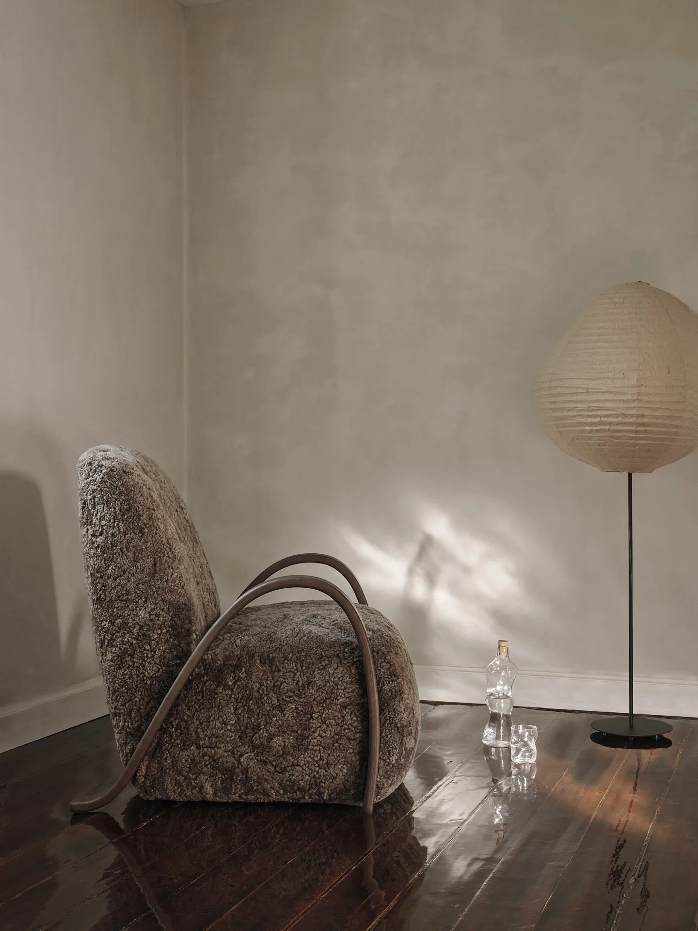 Lámpara de pie Kurbis high, Natural-black Ferm Living