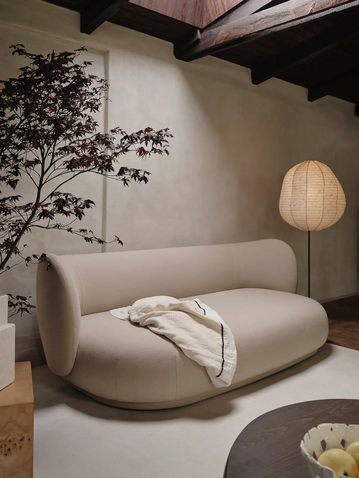 Lámpara de pie Kurbis high, Natural-black Ferm Living