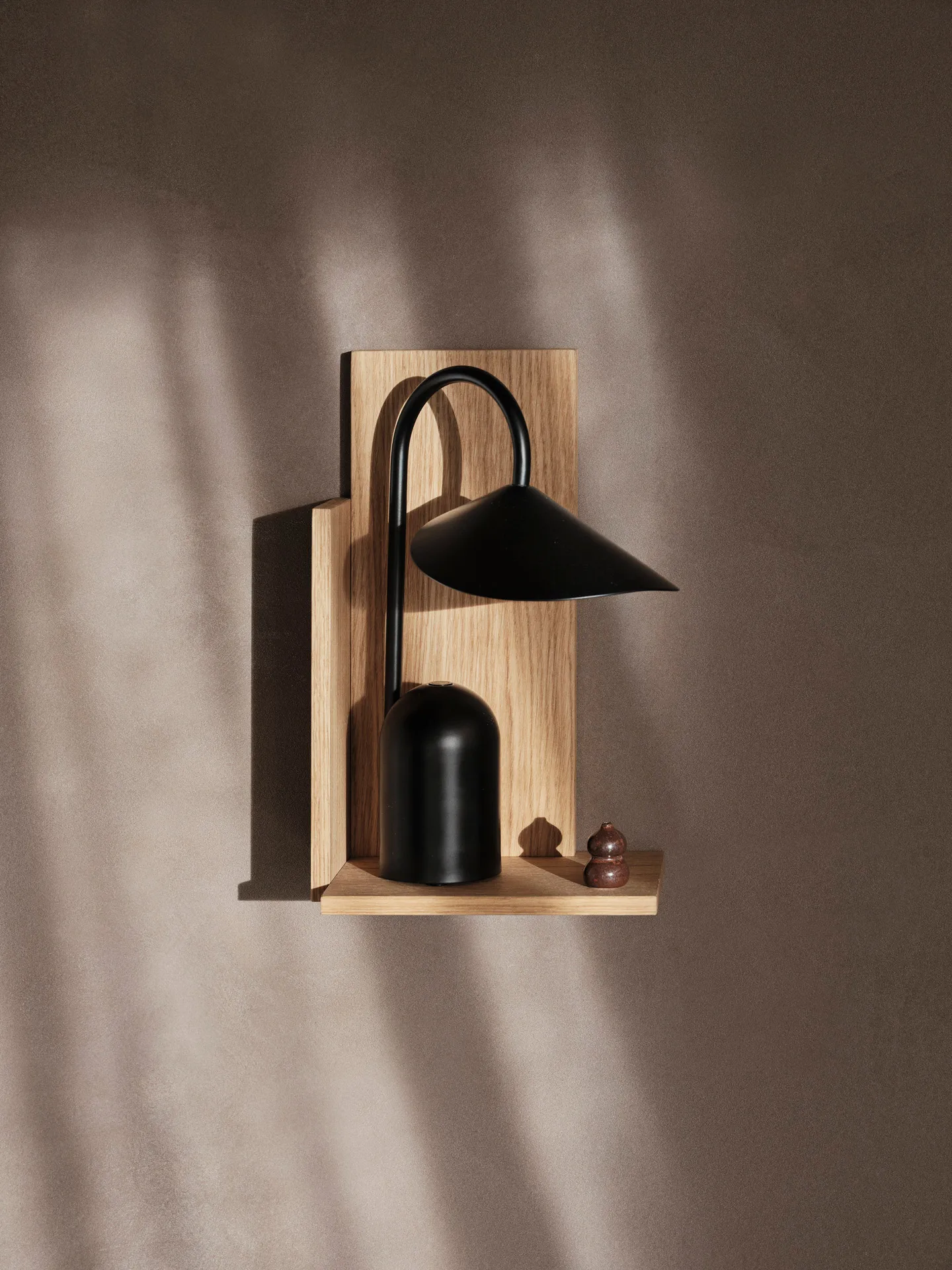 Lámpara portátil Arum, Black Ferm Living