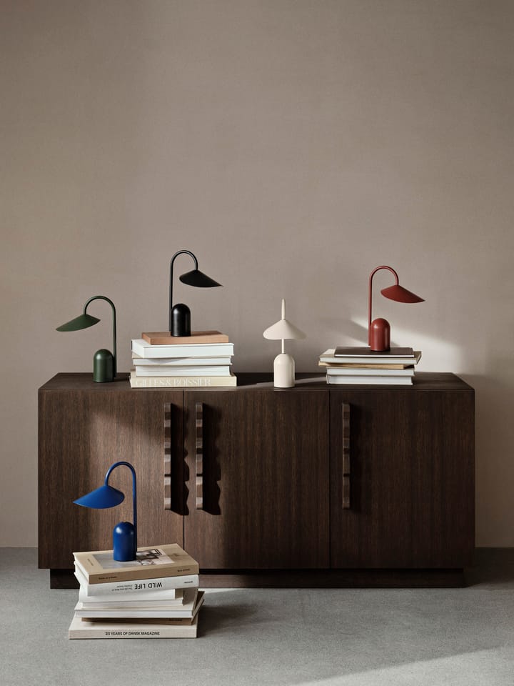 Lámpara portátil Arum, Bright Blue Ferm Living