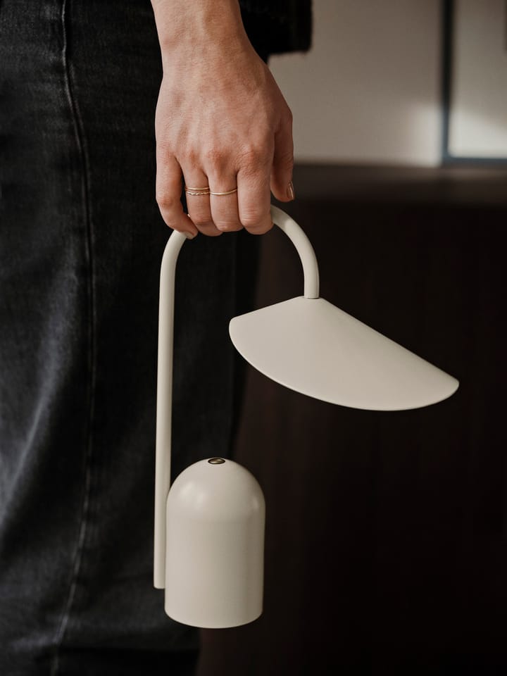 Lámpara portátil Arum, Cashmere Ferm Living