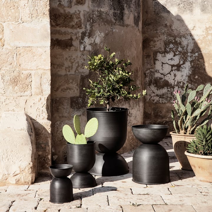 Maceta Hourglass extra small Ø21 cm, negro-gris oscuro Ferm Living