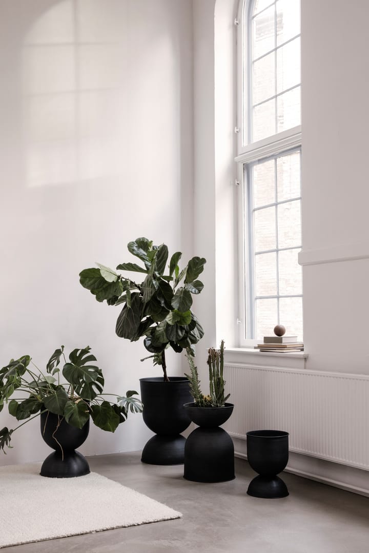 Maceta Hourglass extra small Ø21 cm, negro-gris oscuro Ferm Living