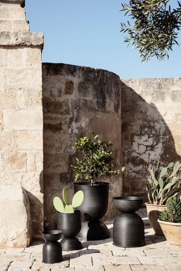 Maceta Hourglass grande Ø50 cm - negro-gris oscuro - Ferm Living