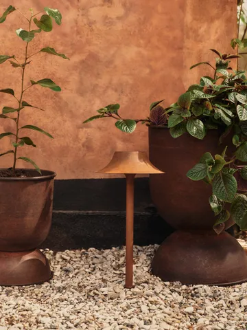 Maceta Hourglass mediana Ø40 cm - Rust - Ferm Living