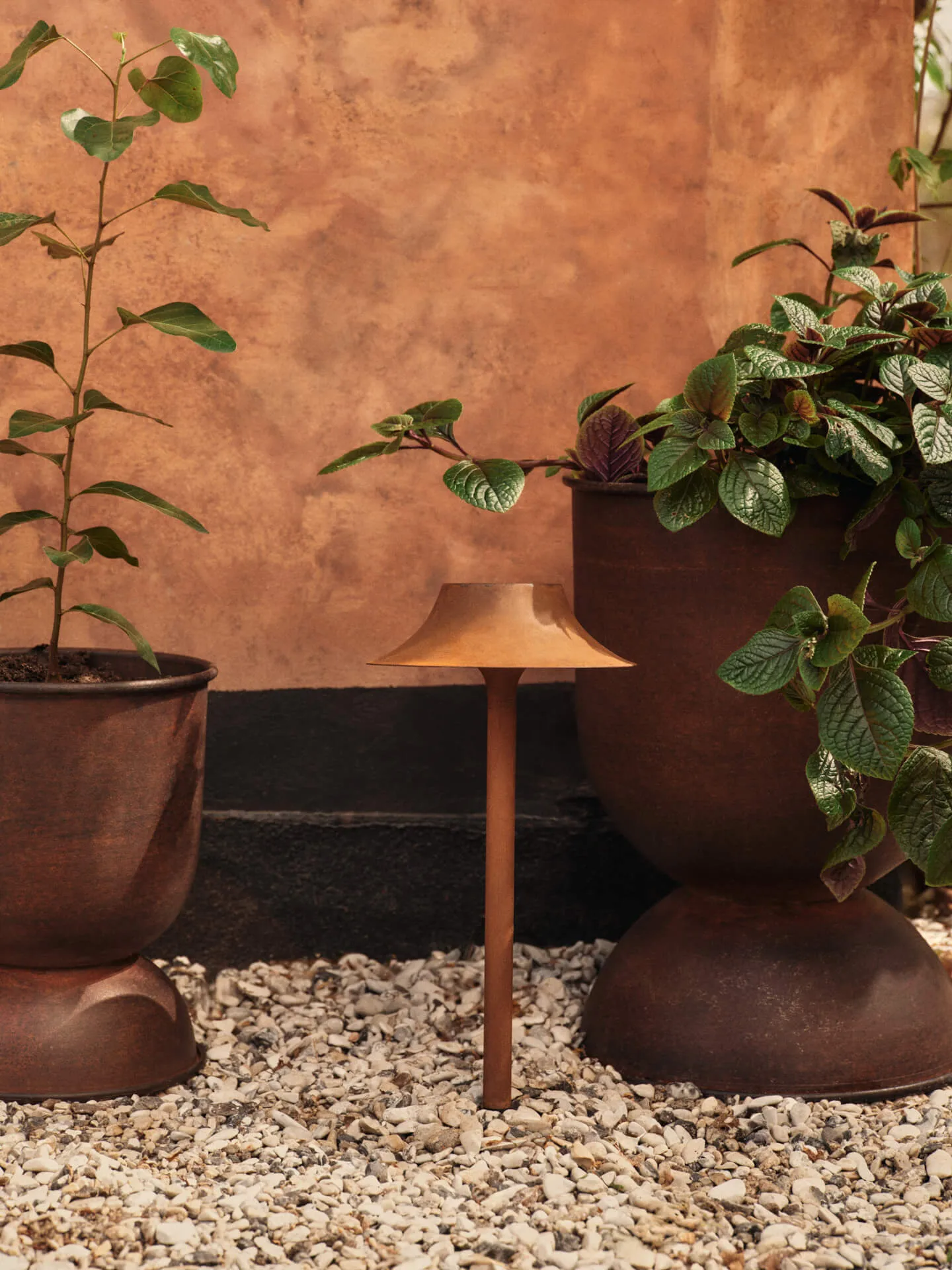 Maceta Hourglass pequeña Ø30 cm, Rust Ferm Living