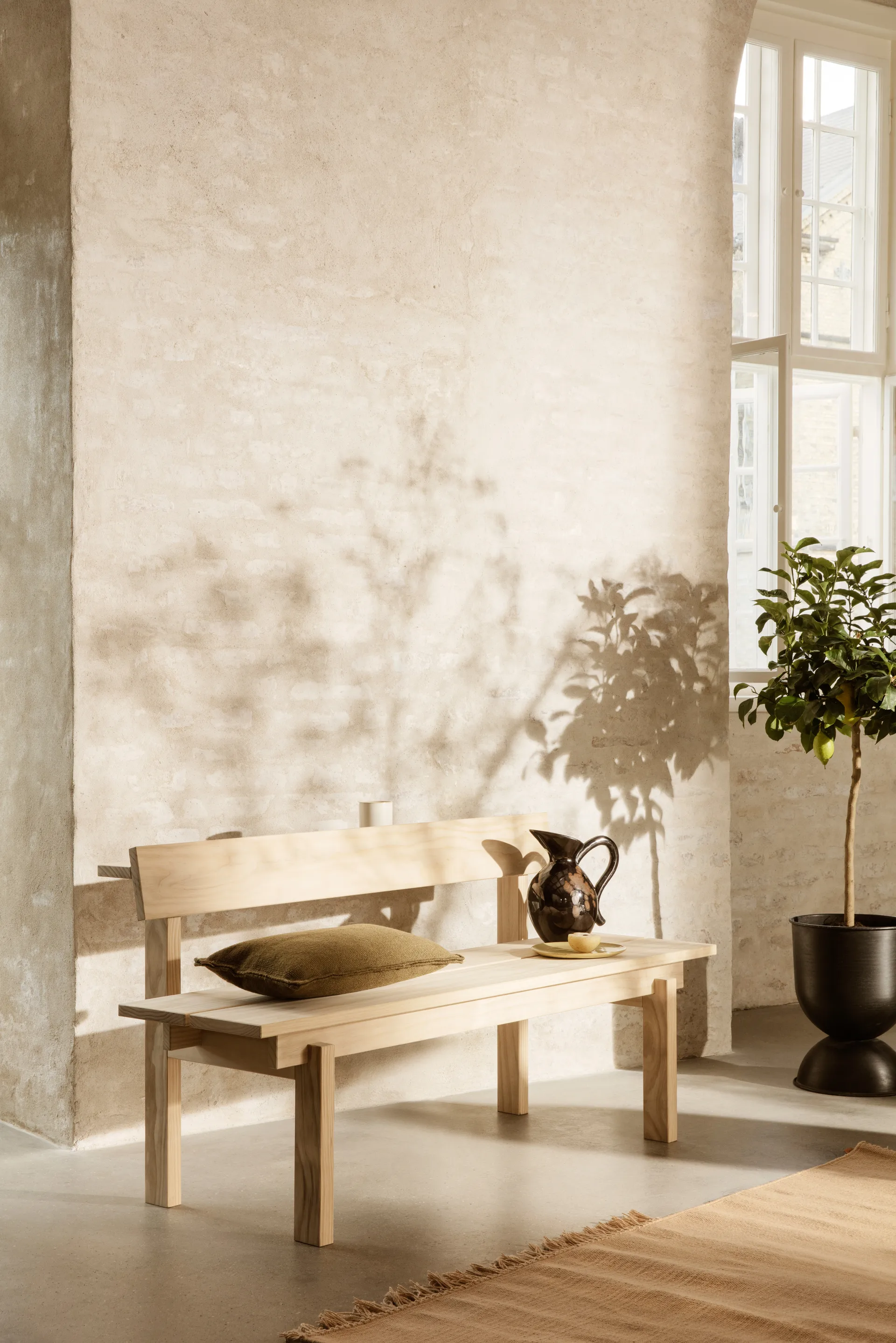 Maceta Hourglass pequeña Ø31 cm, negro-gris oscuro Ferm Living