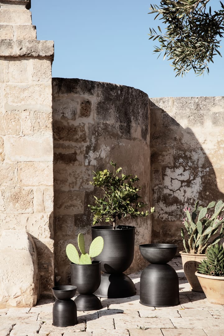 Maceta Hourglass pequeña Ø31 cm, negro-gris oscuro Ferm Living