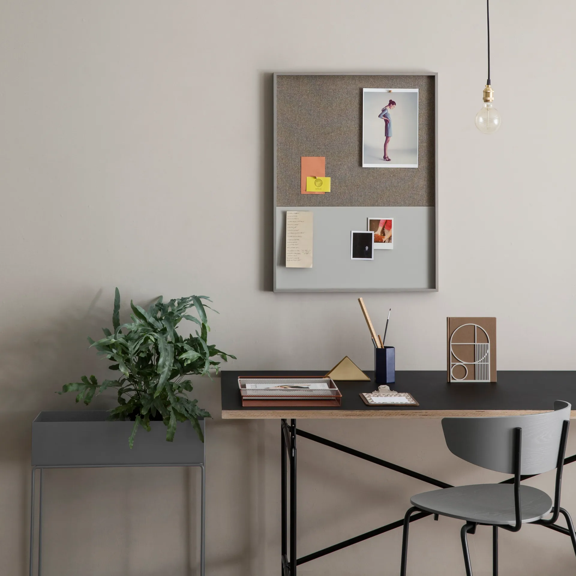 Macetero Plant Box ferm LIVING, gris oscuro Ferm Living