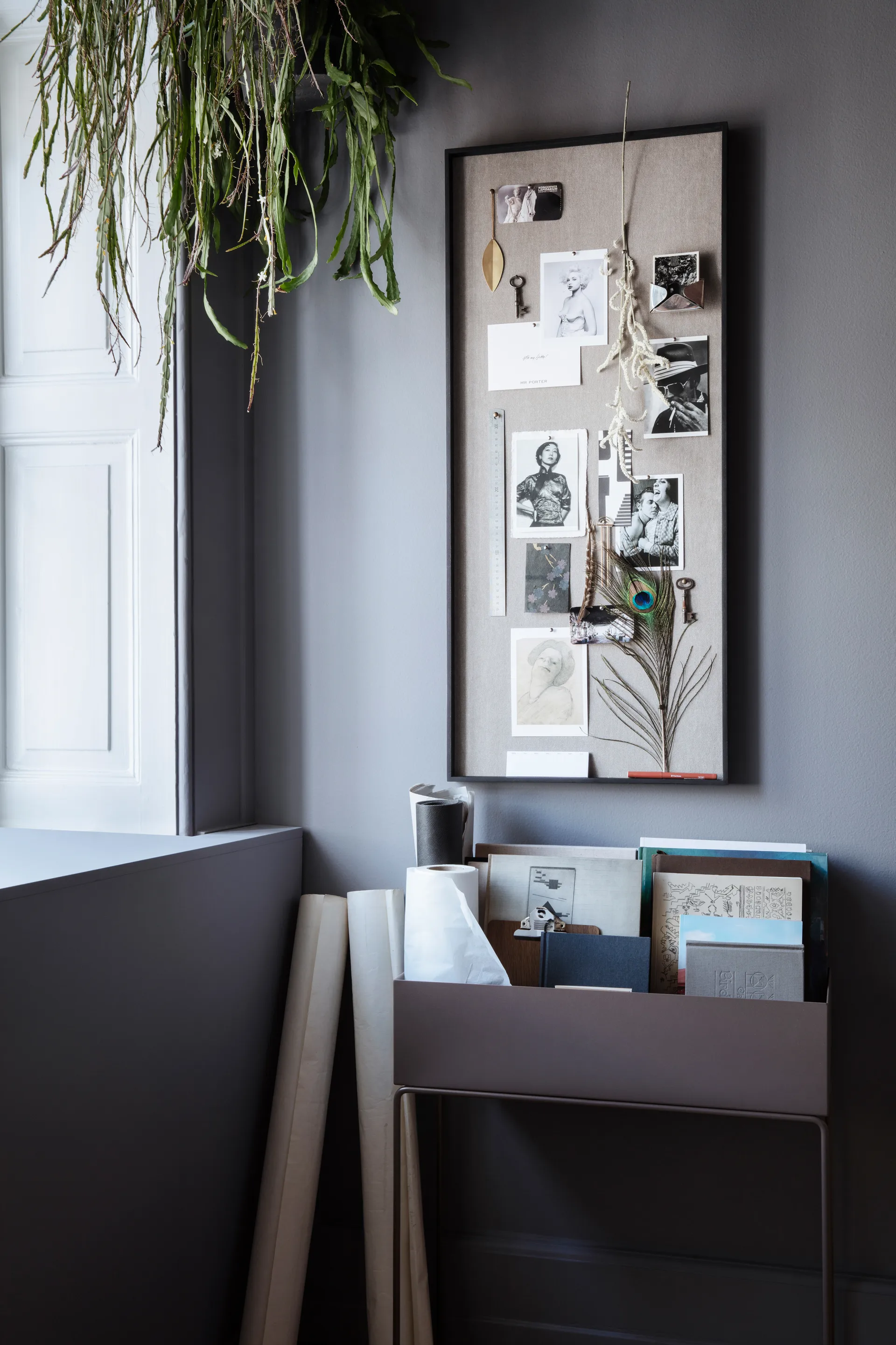 Macetero Plant Box ferm LIVING, gris oscuro Ferm Living