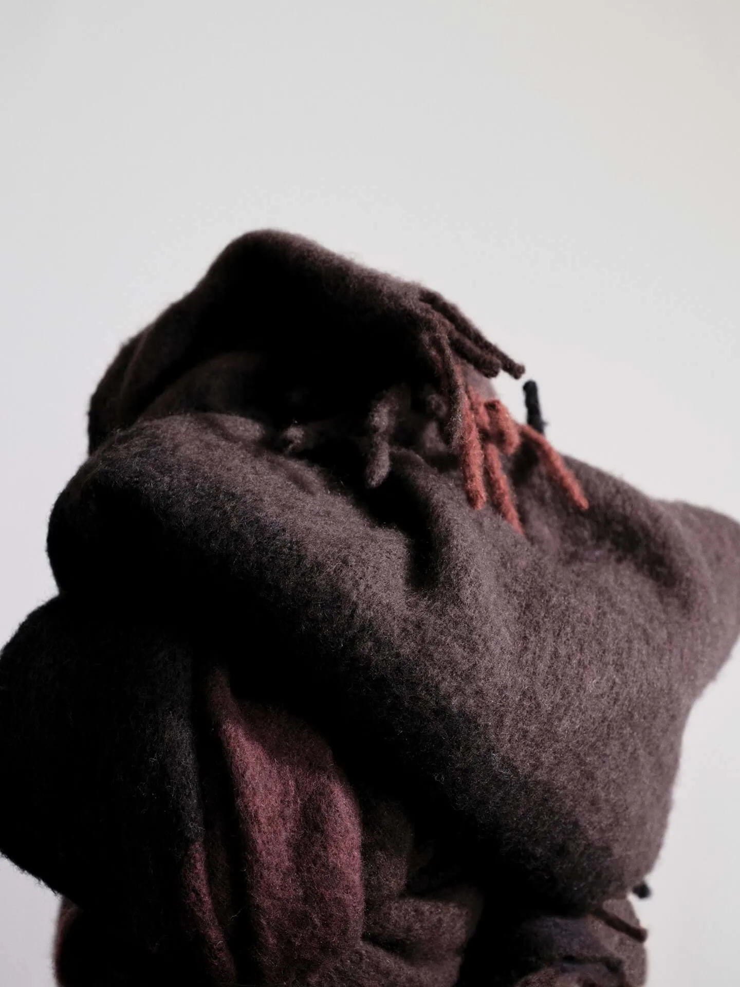 Manta de mohair Blur, Dark chocolate-oxide red, 130x170 cm Ferm Living