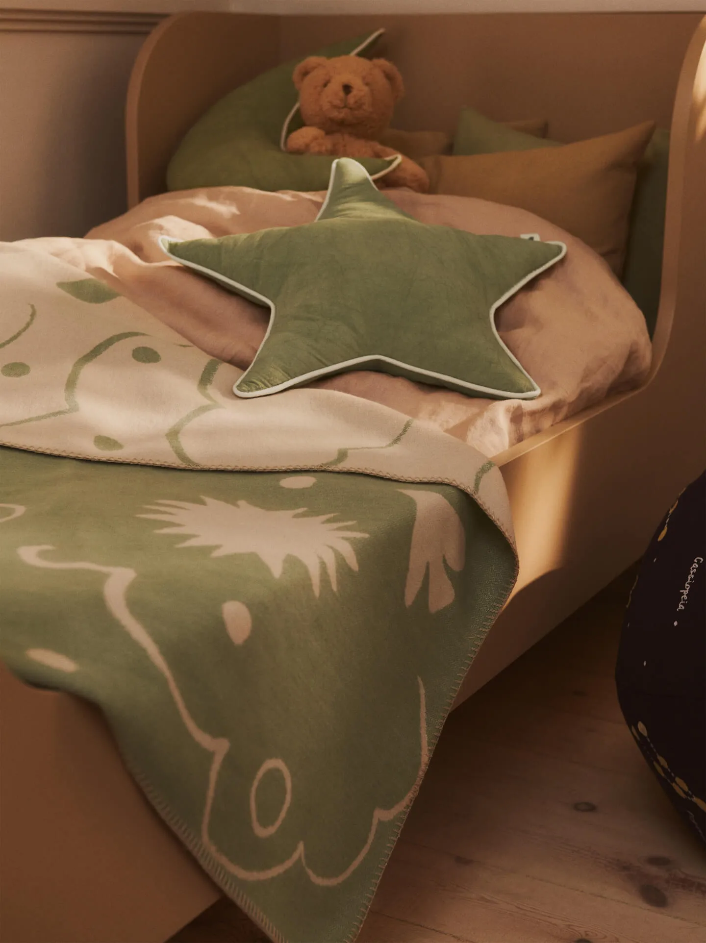 Manta Skye, Tea green-parchment, 80x120 cm Ferm Living