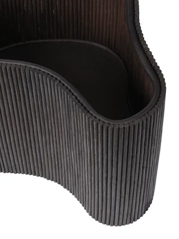 Mesa auxiliar con almacenaje Isola - Dark stained - Ferm Living