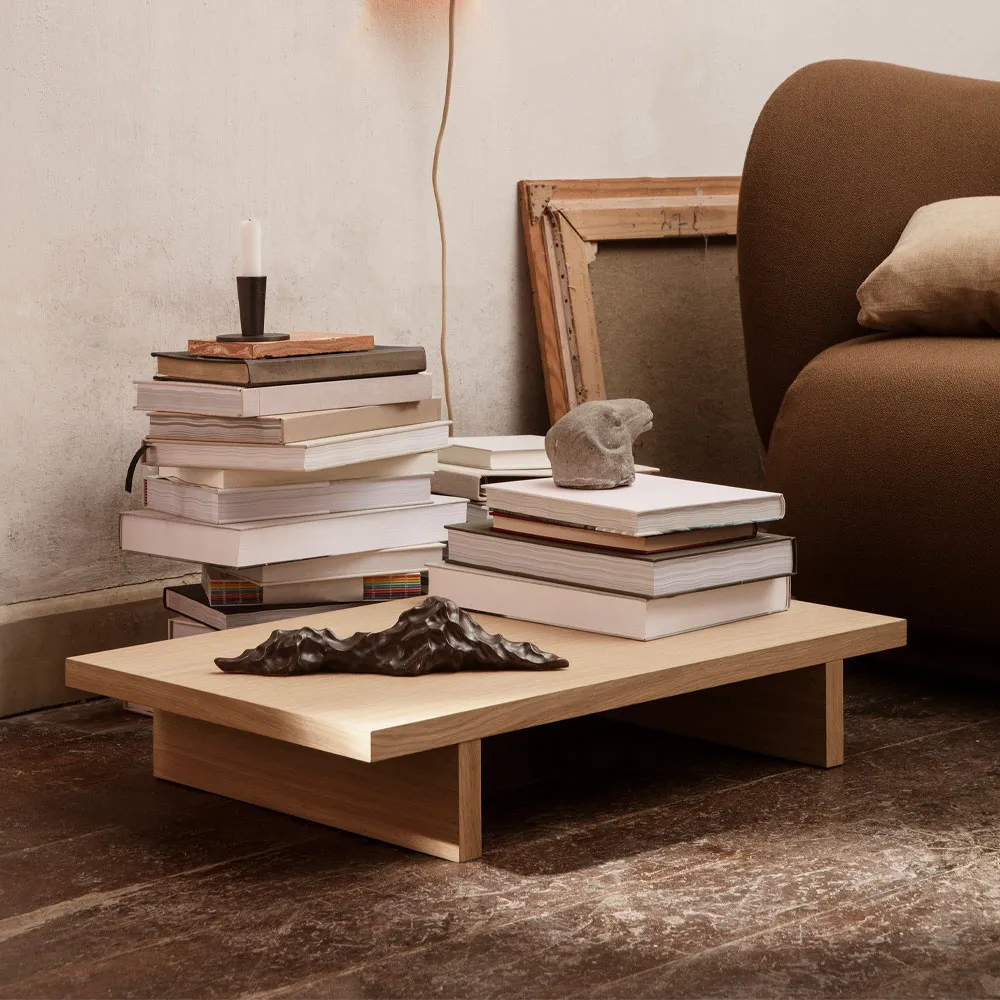 Mesa auxiliar Kona display table, Oak natural veneer Ferm Living