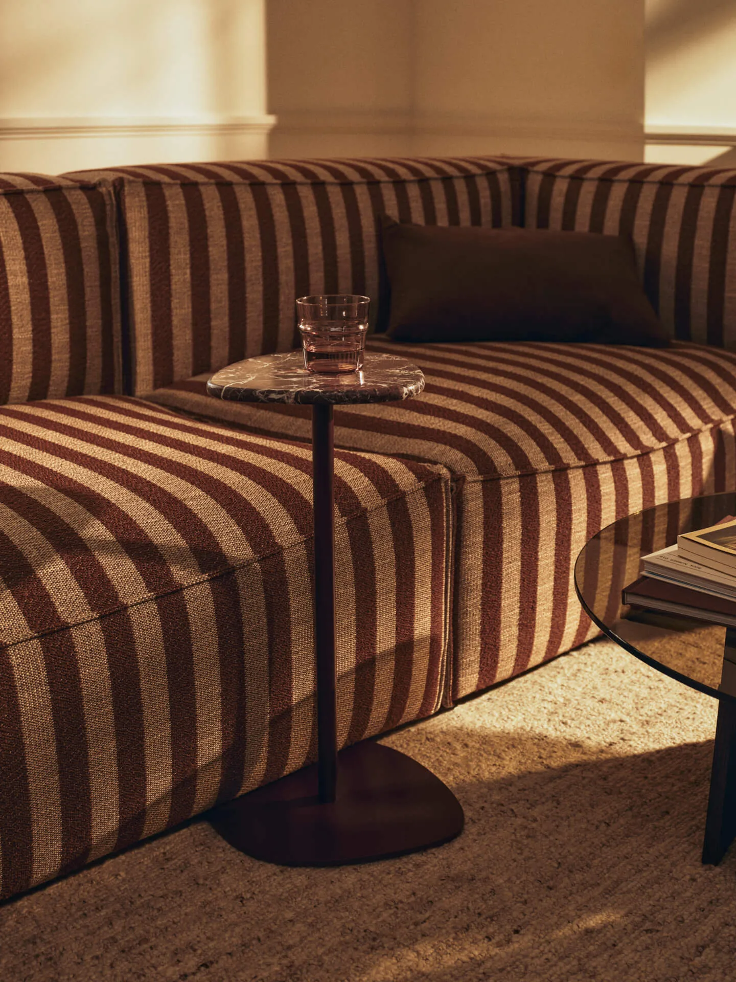 Mesa auxiliar Plyo , Dark grape Ferm Living