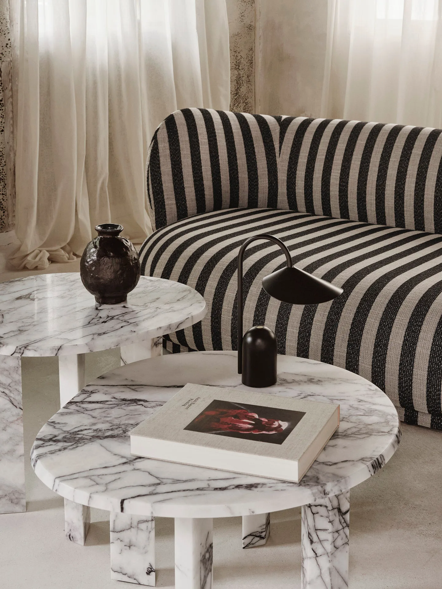 Mesa auxiliar Taula Ø54,4x45 cm, White-charcoal Ferm Living