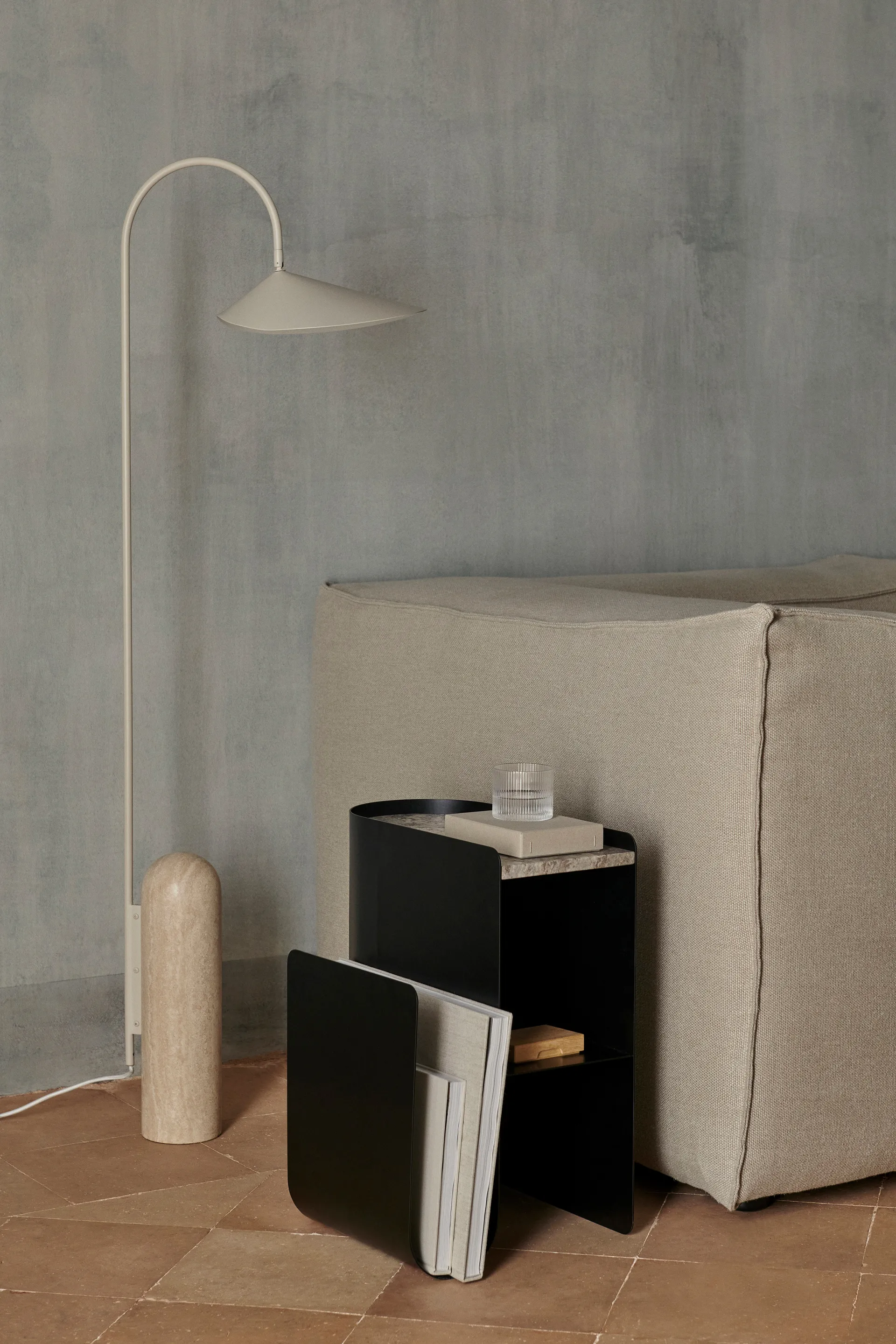 Mesa auxiliar Vault 40,2x33,4x50 cm, Black Ferm Living