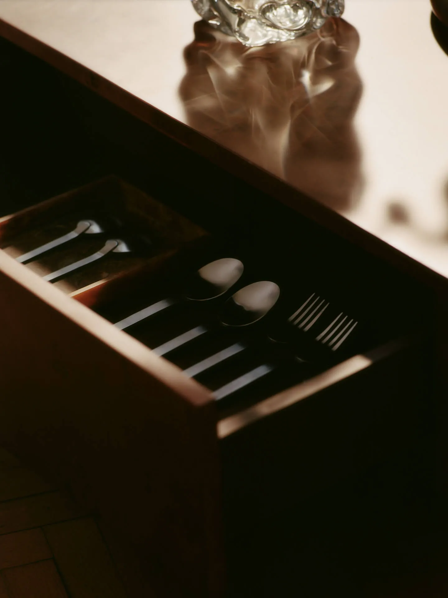 Mesa de centro Burl storage 70x70 cm, Dark stained burl Ferm Living