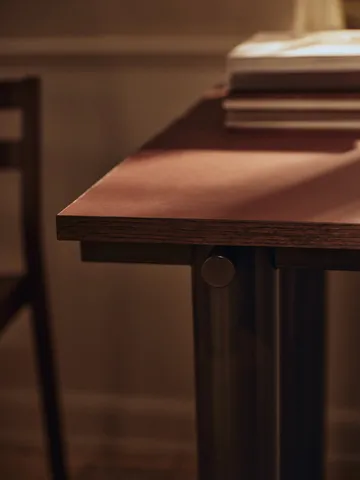 Mesa de comedor Atura - Dark chocolate-burgundy, 90x200 cm - Ferm Living