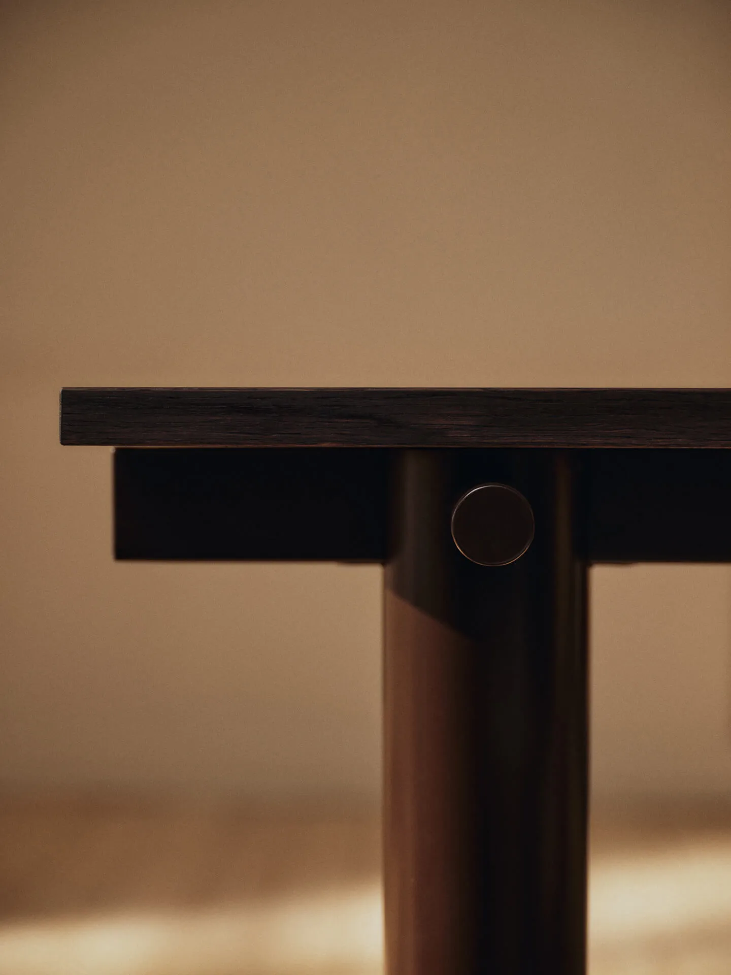 Mesa de comedor Atura, Dark chocolate-roble teñido oscuro, 90x160 cm Ferm Living