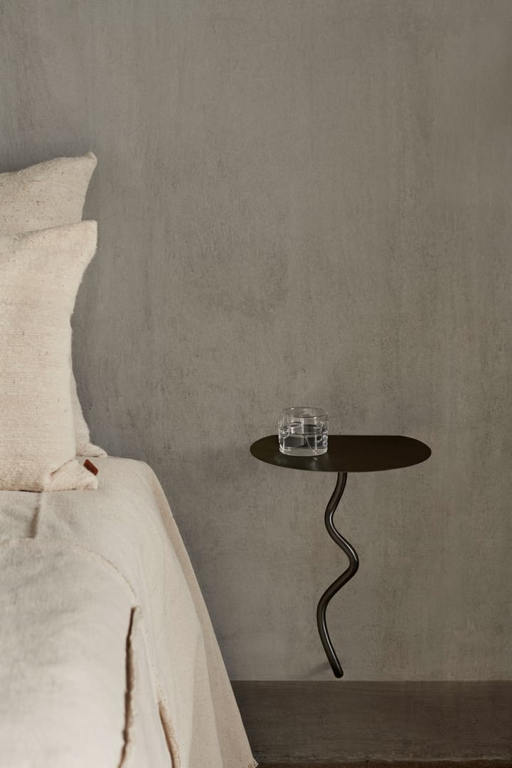 Mesa de pared Curvature, Black Brass Ferm Living