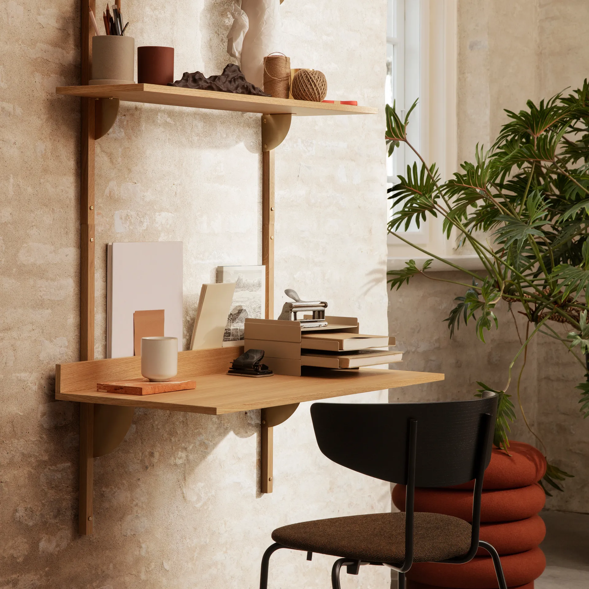 Mesa escritorio Sector, Oak-brass Ferm Living