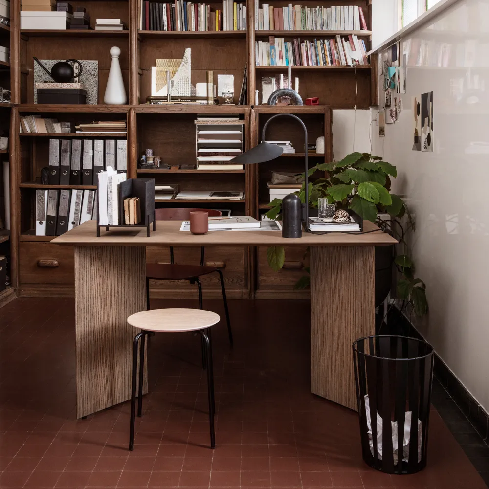 Mesa Mingle, Oak black, 210cm, patas metálicas negras Ferm Living