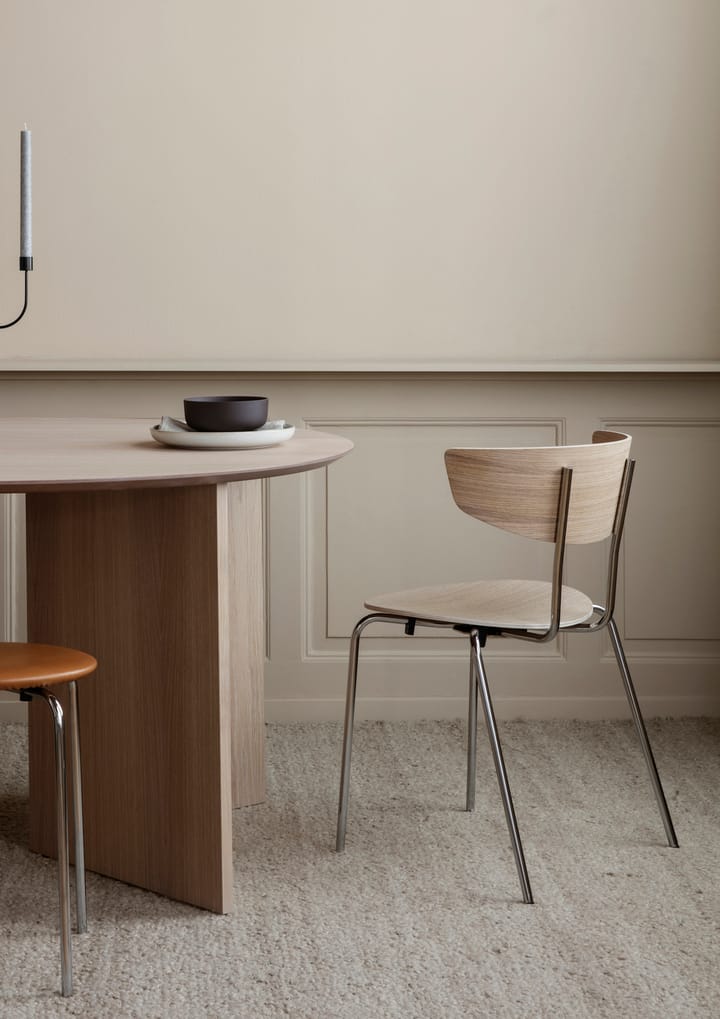 Mesa ovalada Mingle, Oak natural veneer, patas en ángulo Ferm Living