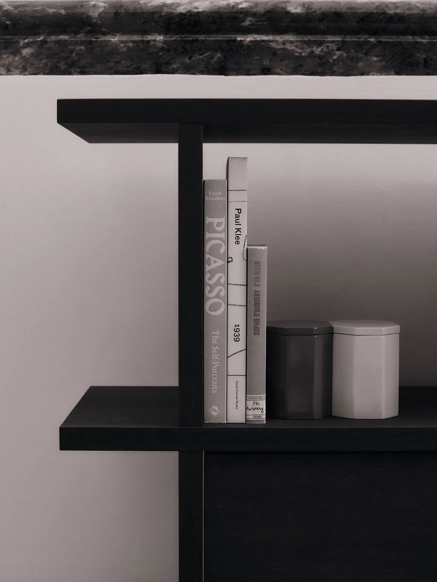 Módulo de estantería de armario Kona, Dark Stained Ferm Living