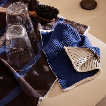 Paño de cocina Hale 50x70 cm - Chocolate-bright blue - Ferm Living