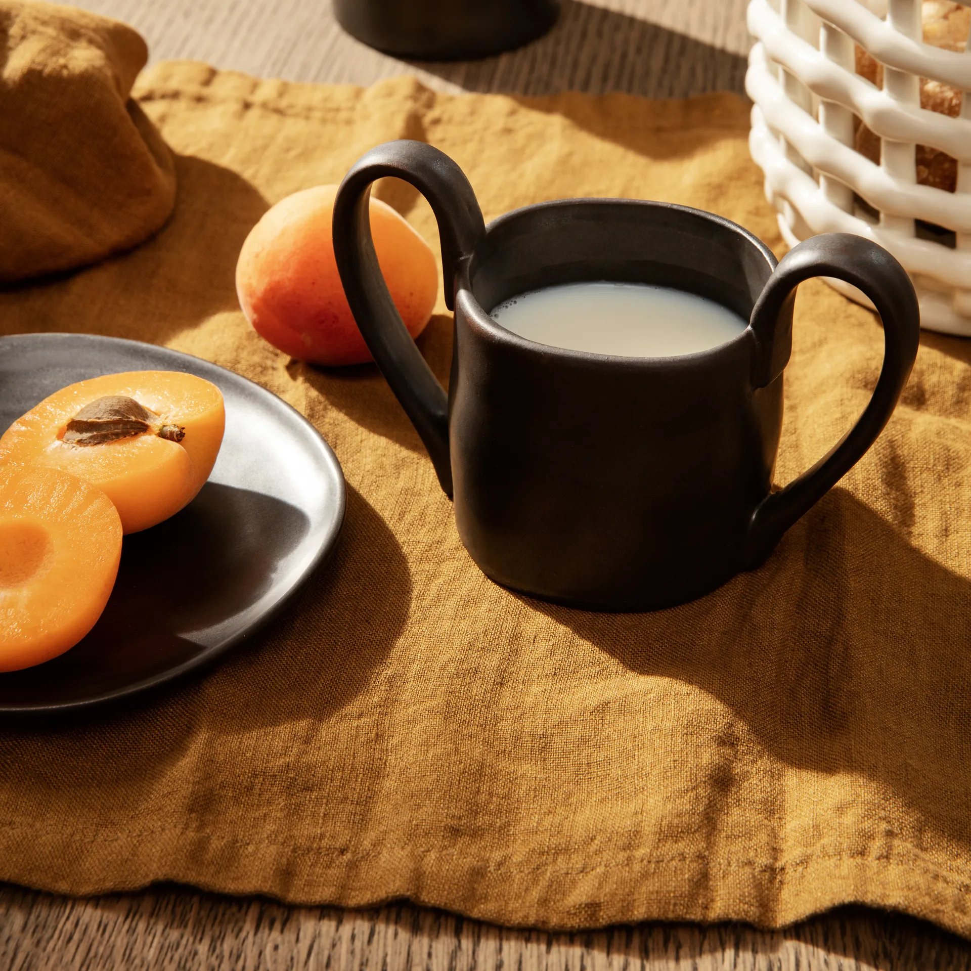 Platillo Flow 15 cm, negro Ferm Living