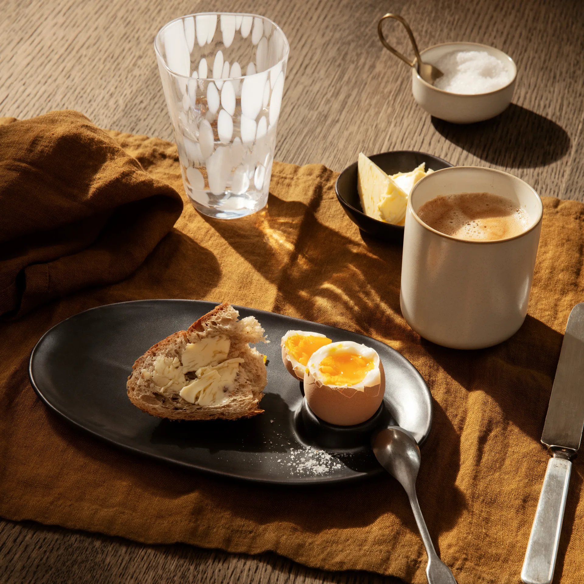 Plato de desayuno Flow 14x23,5 cm, Black Ferm Living